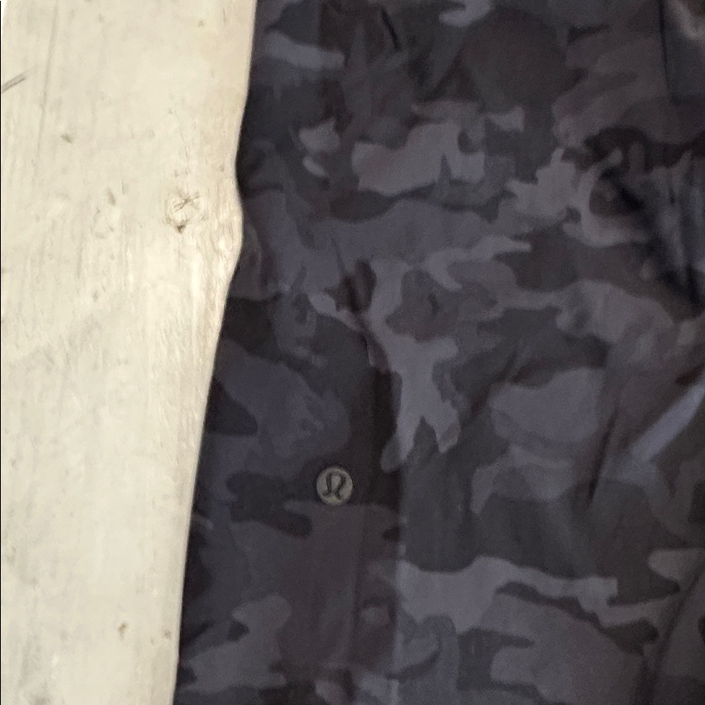 Lululemon On the Fly 7/8 Pant Incognito Camo Multi Grey sz 12 EXCELLENT - Picture 4 of 5